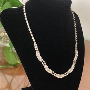 Stunning Vintage Rhinestone Necklace!